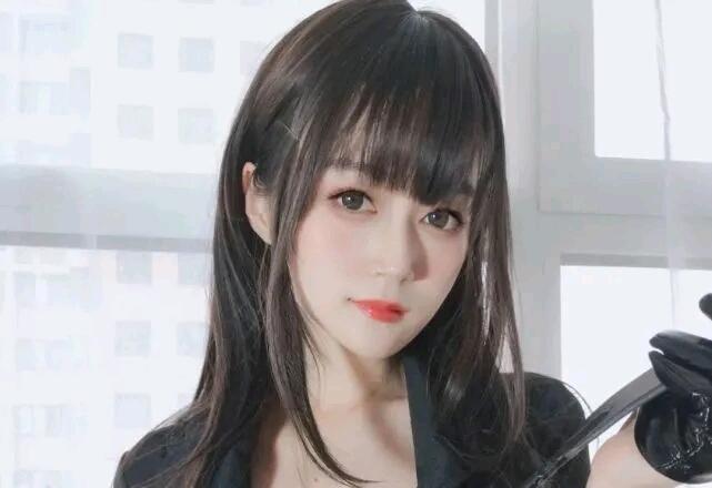白银81最新COS图集解析：角色理解与精致造型的结合